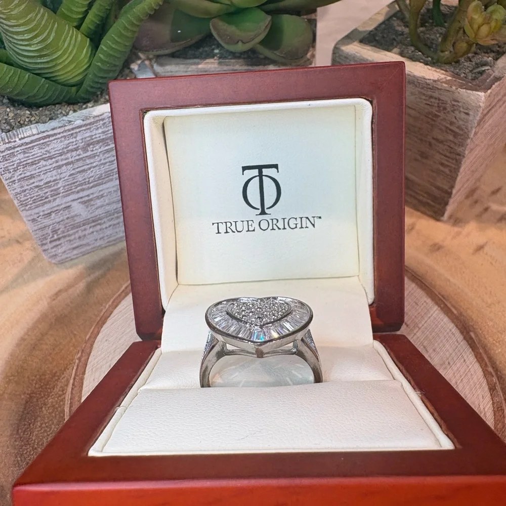 Silvertone Heart Ring 🩶